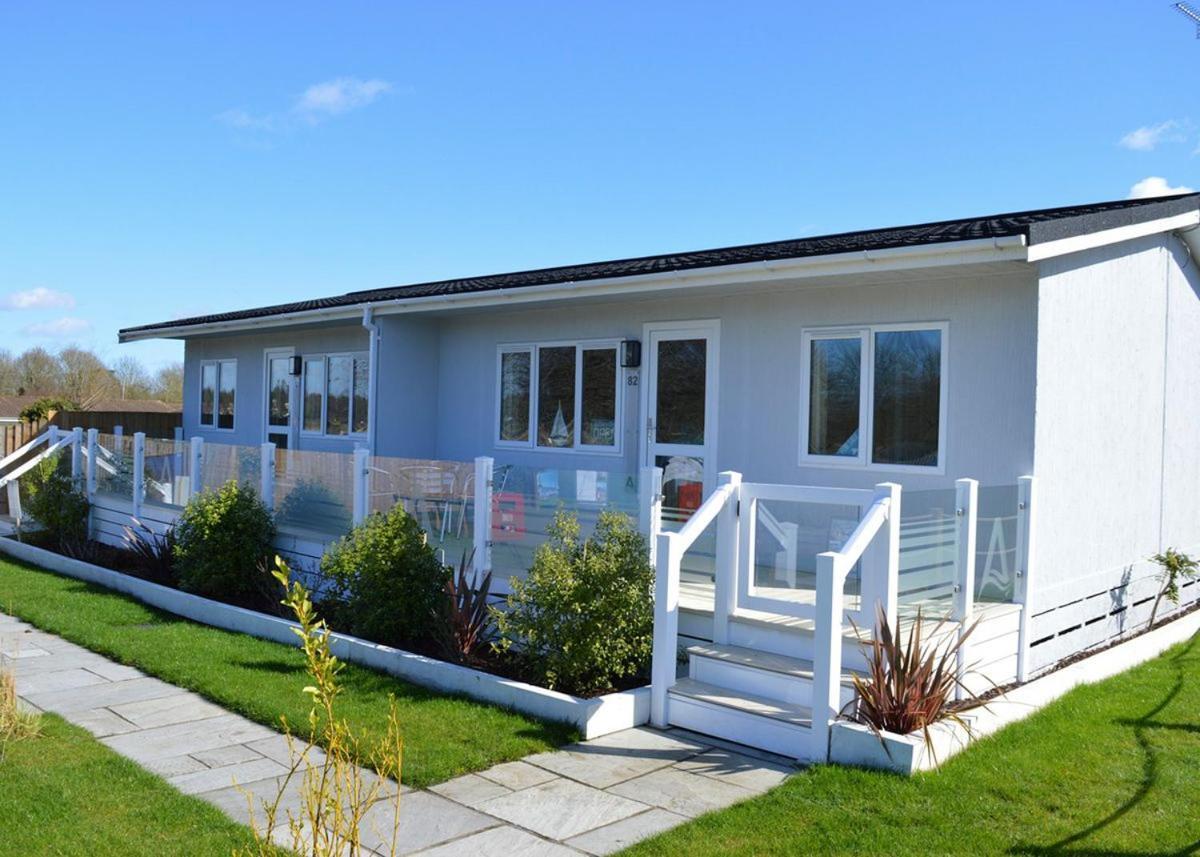 Broadlands Park And Marina Hotel Pakefield Room photo